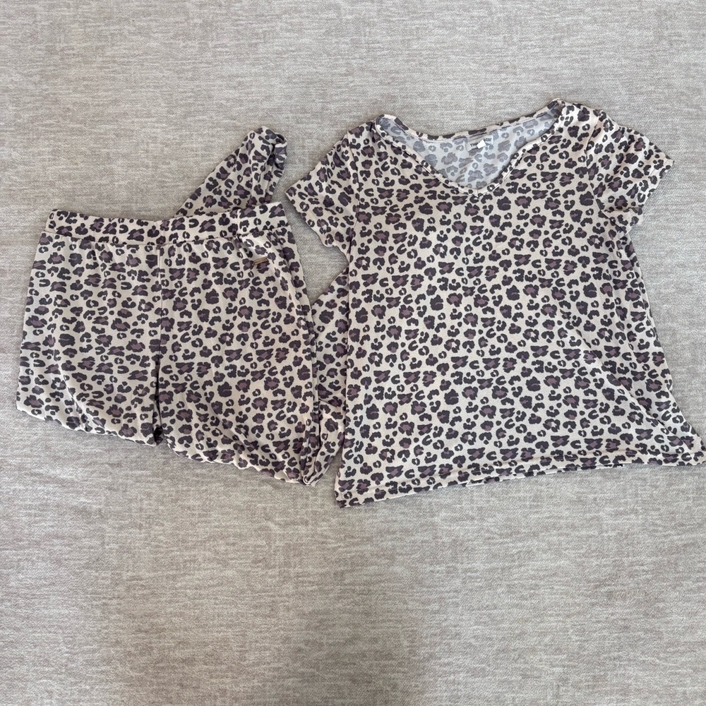 Thalia Sodi XL Leopard Print Lounge Set